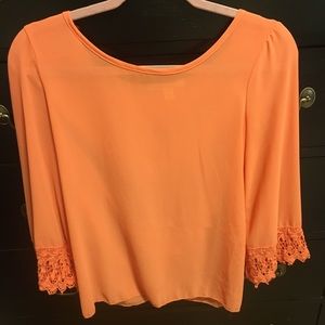 Coral three quarter sleeve top with sleeve detail